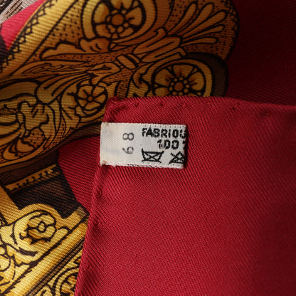 Hermès Carré 90 "GRAND UNIFORME" 100% Seidenschal in Burgund