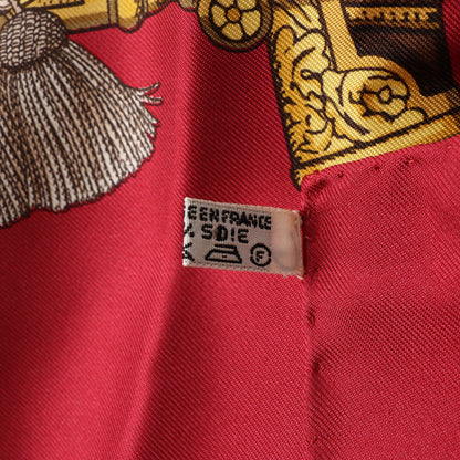 Hermès Carré 90 "GRAND UNIFORME" 100% Seidenschal in Burgund