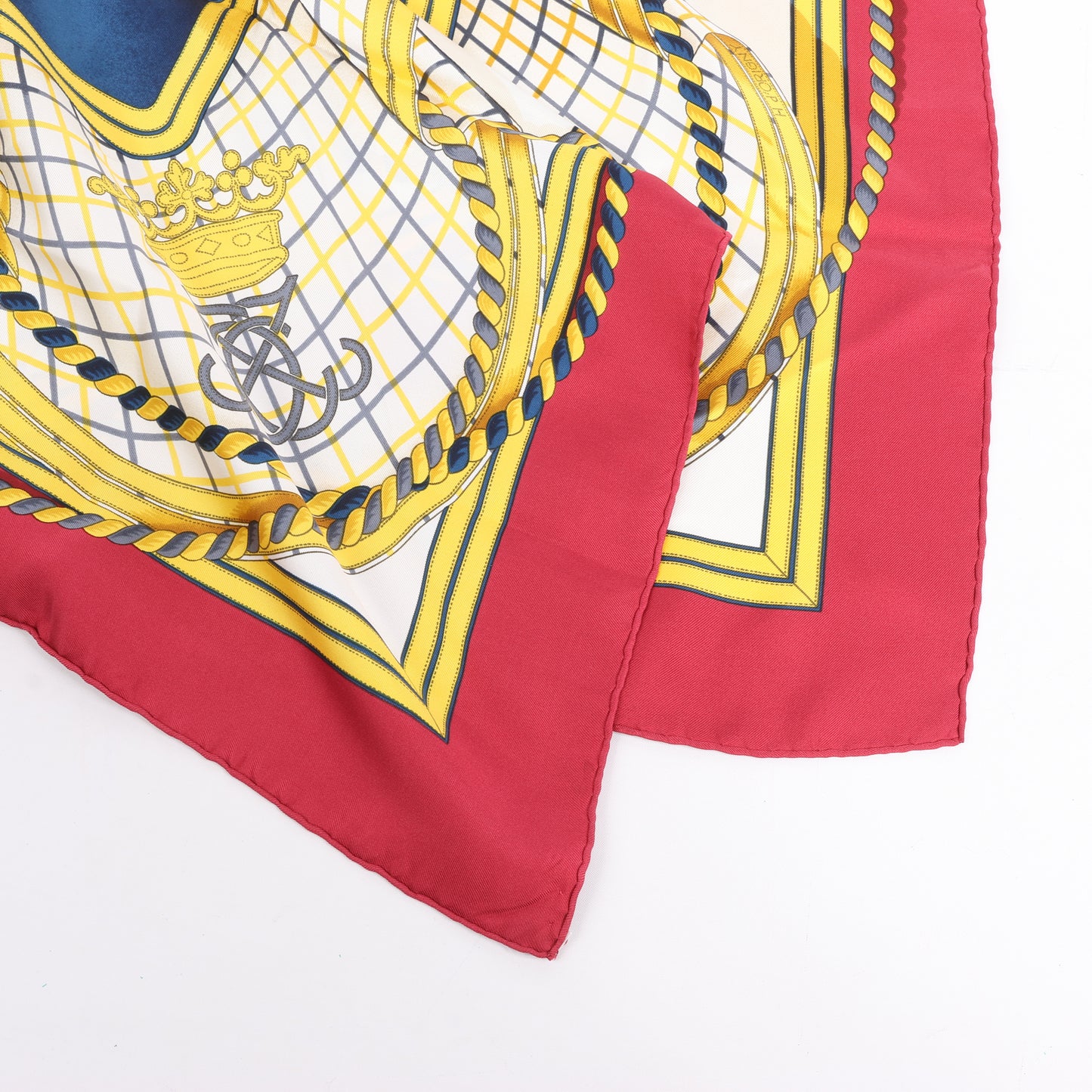 Hermès Carré 90 „GRANDE TENUE“ Seidentaschentuch in Burgund