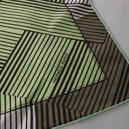 Hermès Carré 90 „JEU DES OMNIBUS ET DAMES BLANCHES“ Schal aus 100 % Seide in Grün