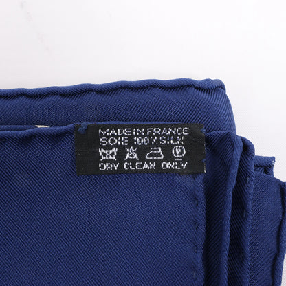 Hermès Carré 90 „LA VIE DU GRAND NORD“ Seidentaschentuch in Marineblau