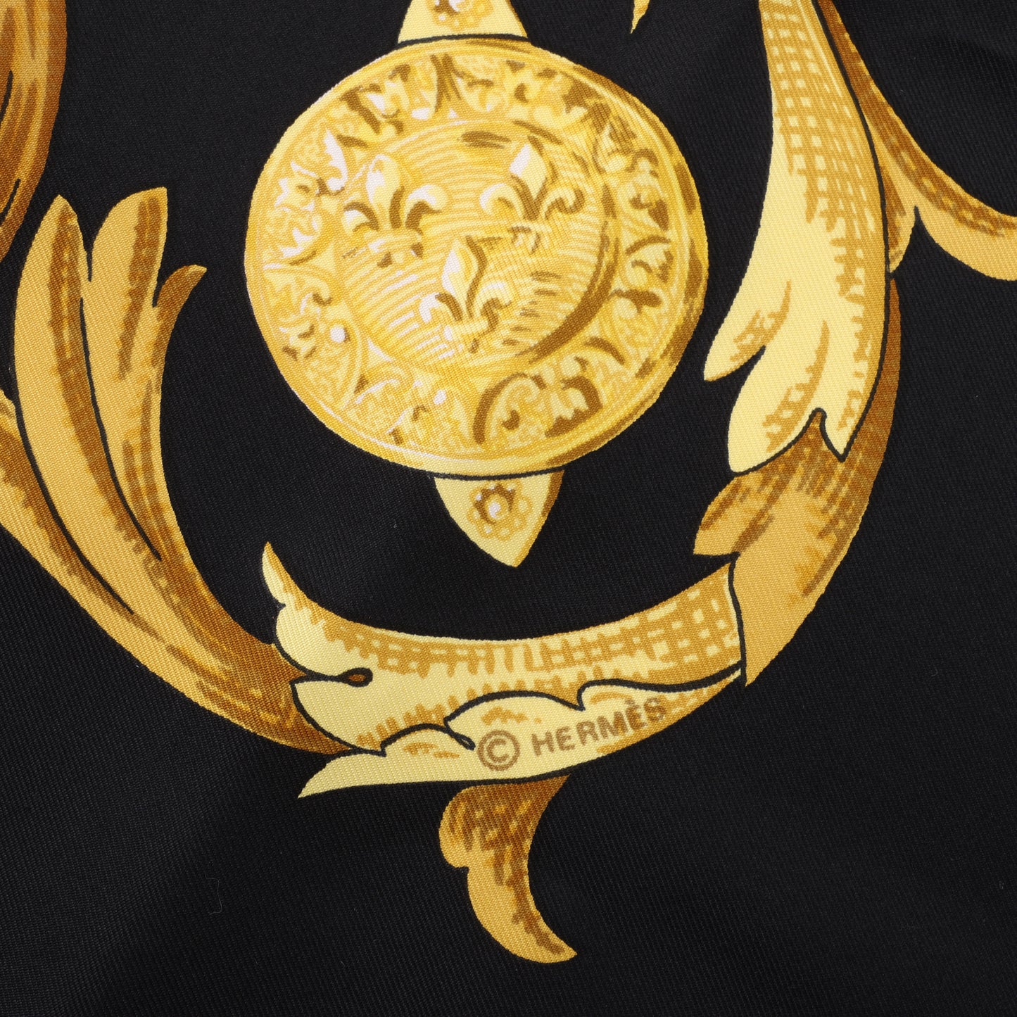 Hermès Carré 90 "LE MORS A LA CONETABLE" 100% Seidenschal in Schwarz