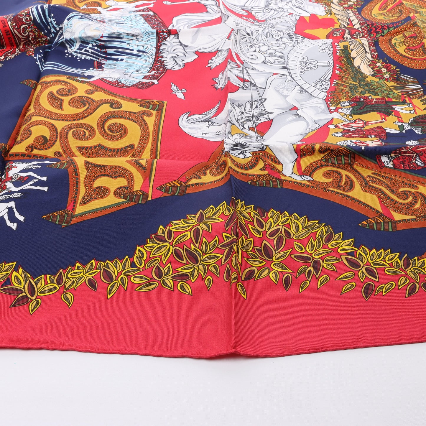 Hermès Carré 90 "LE PARADIS DU ROY" 100% Silk Scarf in Red