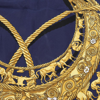 Hermès Carré 90 „LES CAVALIERS D'OR“ 100 % Seidenschal in Marineblau x Gold