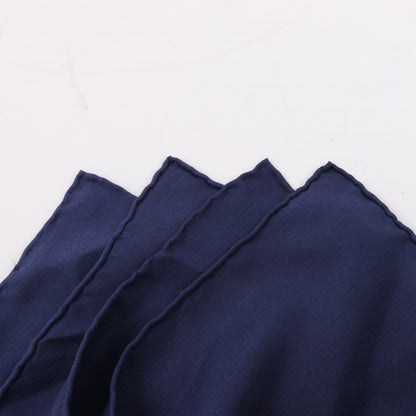 Hermès Carré 90 „LES CAVALIERS D'OR“ 100 % Seidenschal in Marineblau x Gold