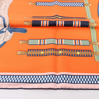 Hermès Carré 90 „LETTRES EQUESTRES“ Schal aus 100 % Seide in Orange