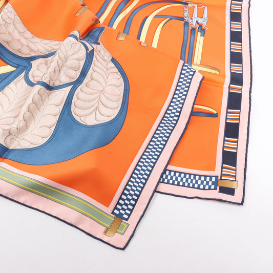 Hermès Carré 90 „LETTRES EQUESTRES“ Schal aus 100 % Seide in Orange