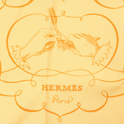 Hermès Carré 90 „L'ART D'ECRIRE“ Seidentaschentuch in Gelb