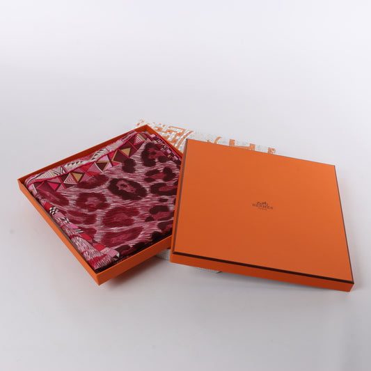 Hermès Carré 90 "PELAGES ET CAMOUFLAGE" 100% Silk Scarf in Burgundy x Pink