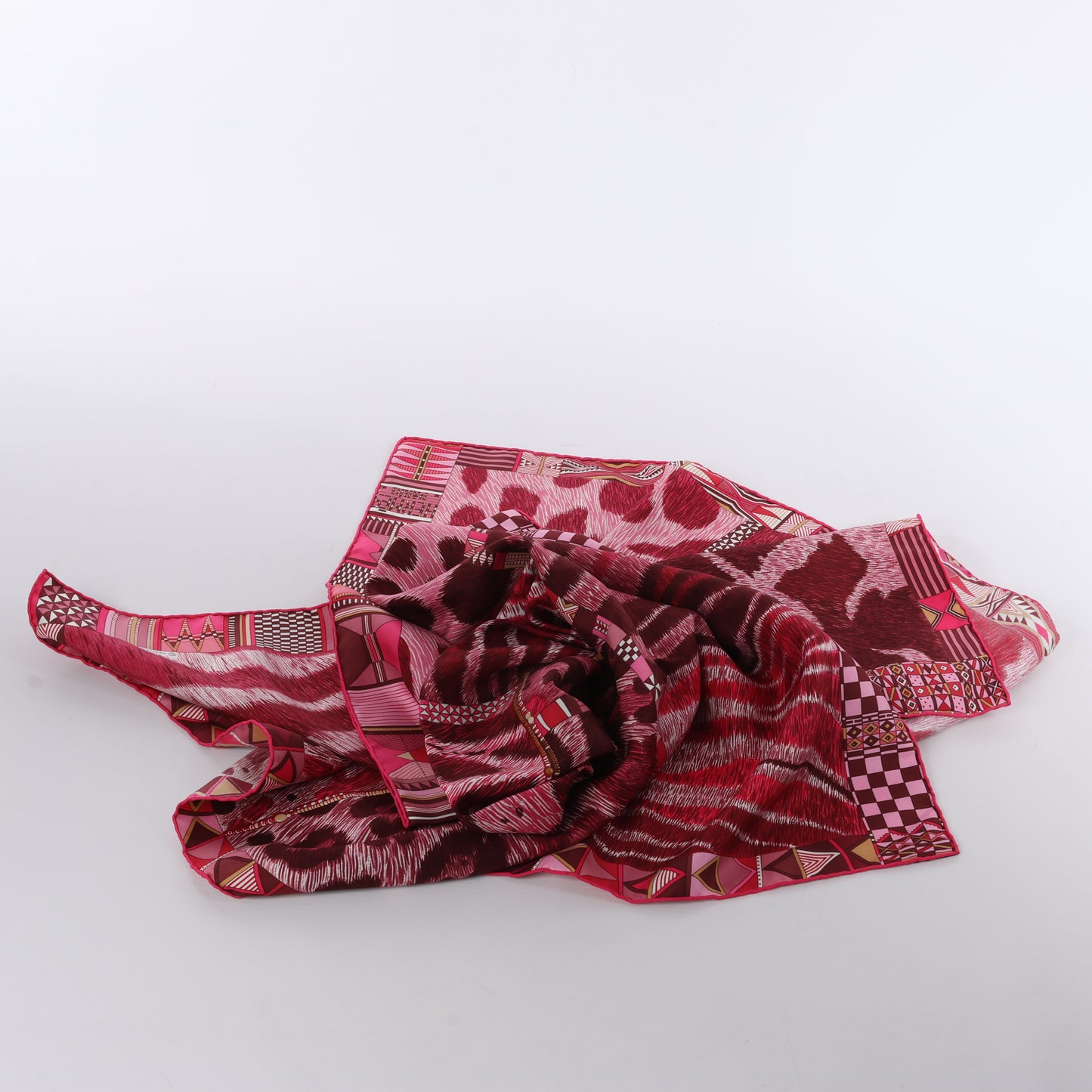 Hermès Carré 90 "PELAGES ET CAMOUFLAGE" 100% Silk Scarf in Burgundy x Pink