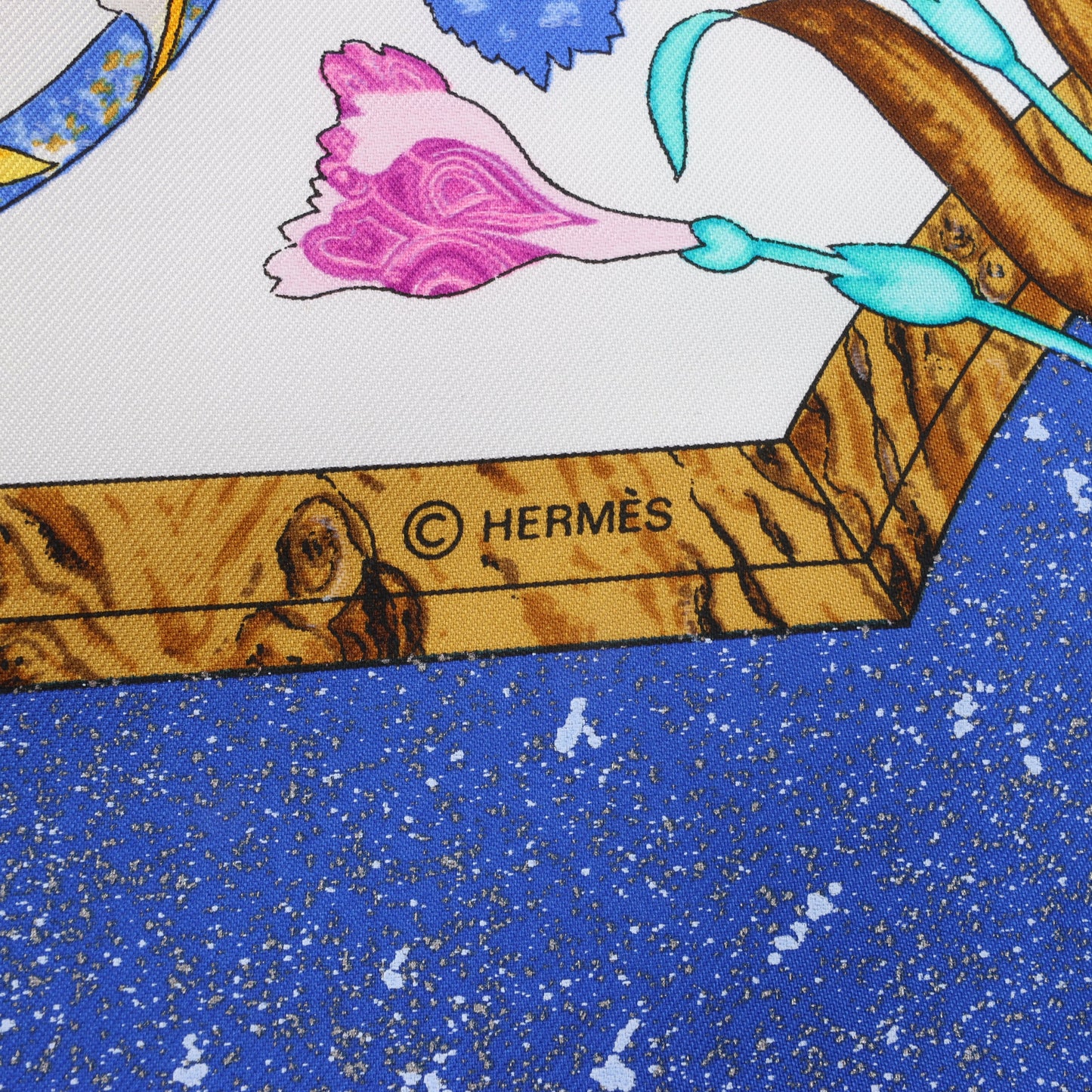 Hermès Carré 90 "PIERRES d'ORIENT et d'OCCIDENT" Foulard 100% Soie en Marine x Beige