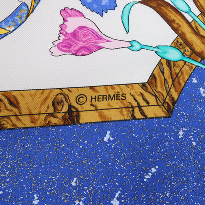 Hermès Carré 90 "PIERRES d'ORIENT et d'OCCIDENT" Foulard 100% Soie en Marine x Beige