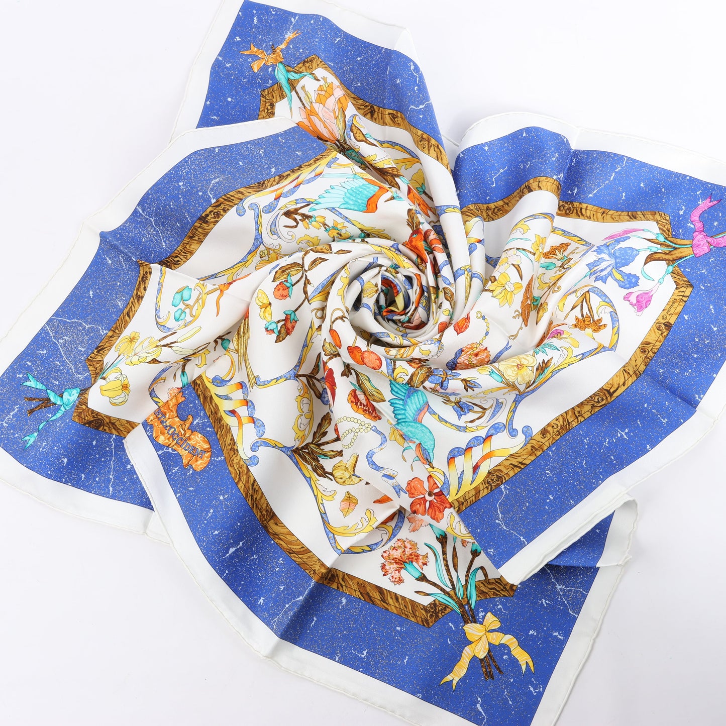 Hermès Carré 90 "PIERRES d'ORIENT et d'OCCIDENT" Foulard 100% Soie en Marine x Beige