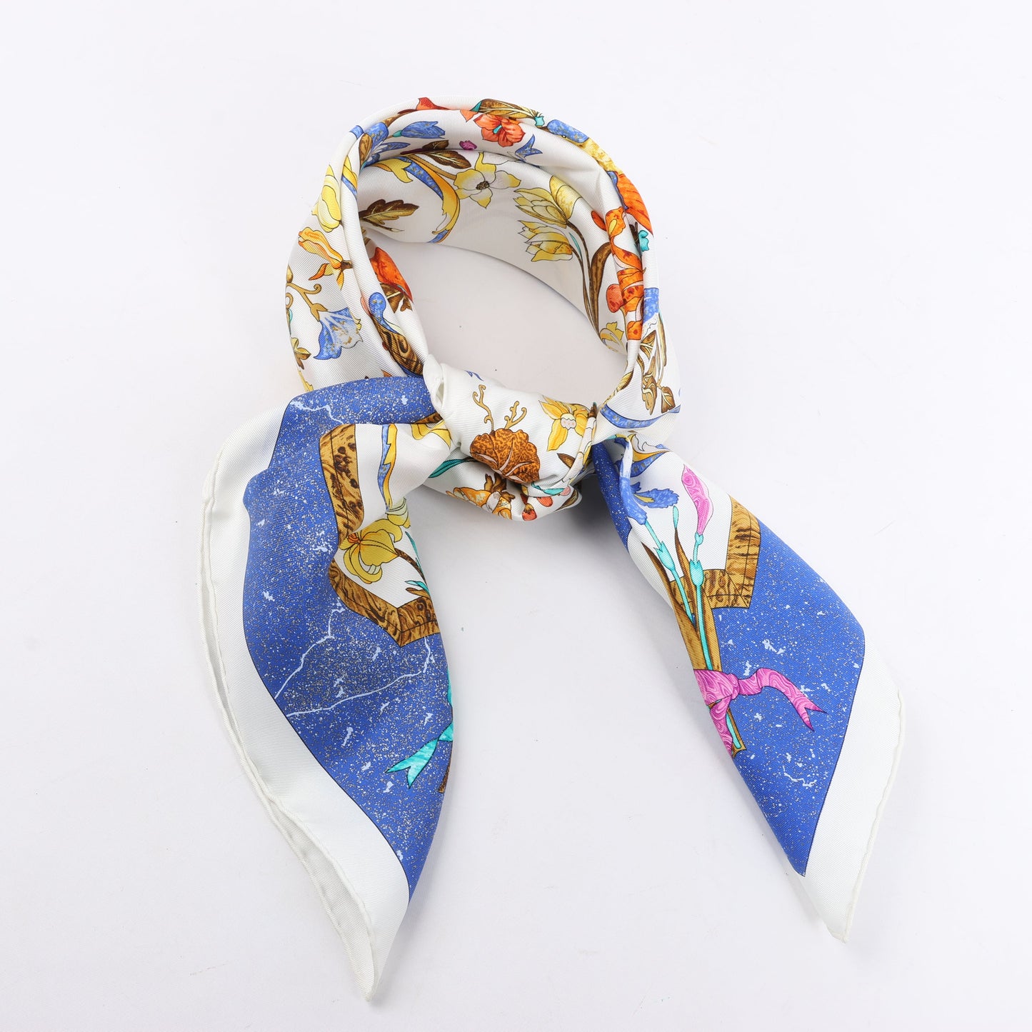 Hermès Carré 90 "PIERRES d'ORIENT et d'OCCIDENT" Foulard 100% Soie en Marine x Beige