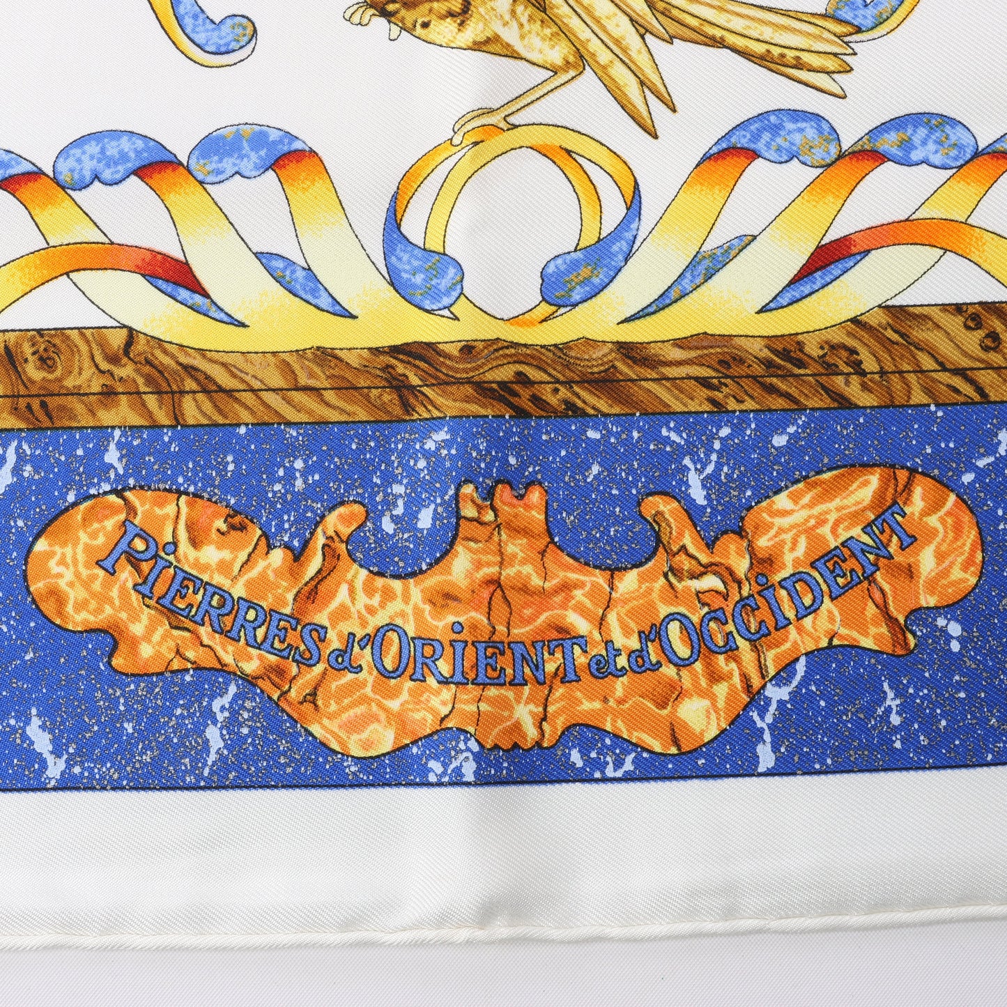 Hermès Carré 90 "PIERRES d'ORIENT et d'OCCIDENT" Foulard 100% Soie en Marine x Beige