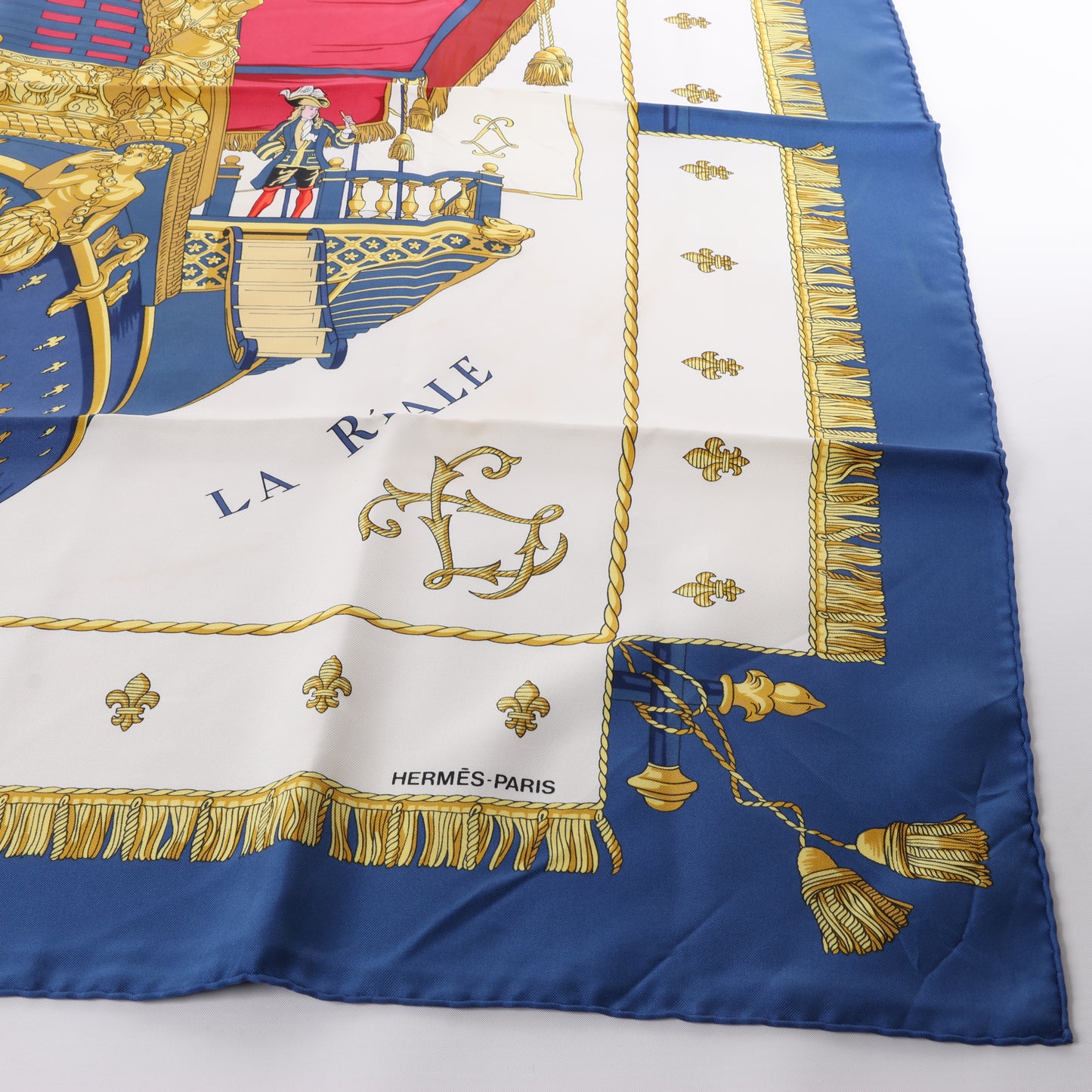 Hermès Carré 90 "Vue du Carrosse de la Galère La Réale" Mouchoir en soie bleu marine