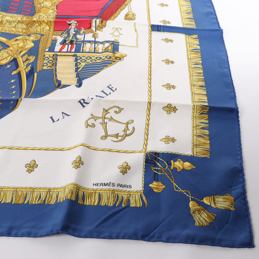 Hermès Carré 90 „VUE DU CARROSSE DE LA GALERE LA REALE“ Schal aus 100 % Seide in Marineblau
