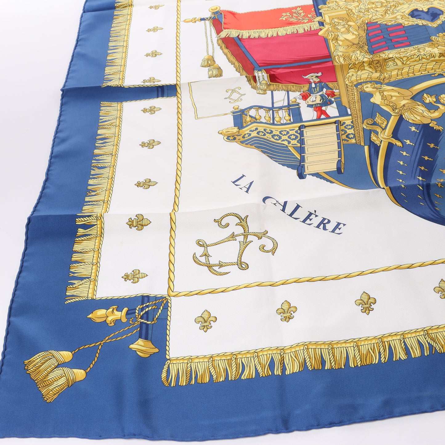 Hermès Carré 90 "Vue du Carrosse de la Galère La Réale" Mouchoir en soie bleu marine