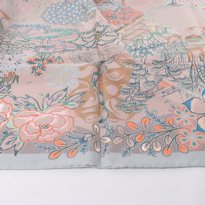 Hermès Carré 90 „Mille Feuilles de Soie“ Schal aus 100 % Seide in Grau
