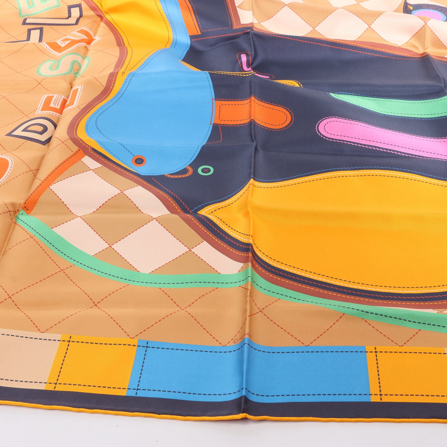 Hermès Carré 90 Double Face „Tapis de Selle“ Seidentaschentuch in Mehrfarbig