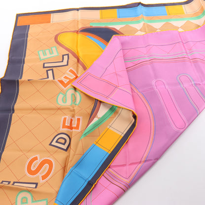 Hermès Carré 90 Double Face „Tapis de Selle“ Seidentaschentuch in Mehrfarbig
