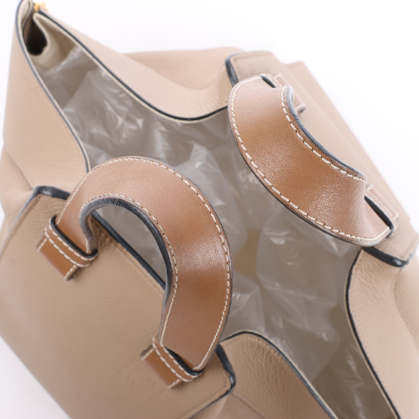 LOEWE – Kleine 2-Wege-Handtasche aus Hängemattenleder in Beige