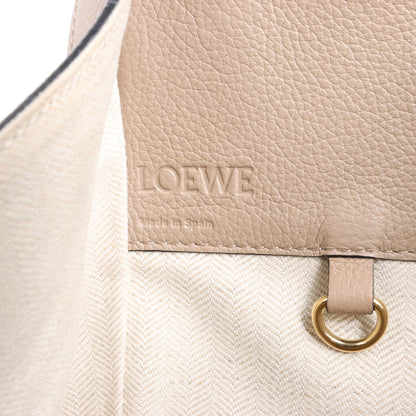 LOEWE – Kleine 2-Wege-Handtasche aus Hängemattenleder in Beige