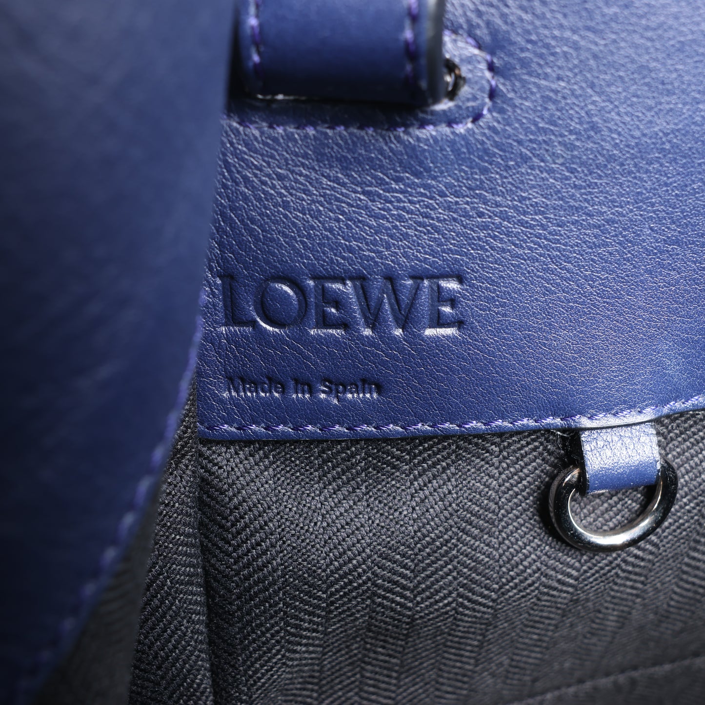 LOEWE – Hammock – Kleine 2-Wege-Handtasche aus Leder in Marineblau