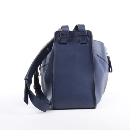 LOEWE – Hammock – Kleine 2-Wege-Handtasche aus Leder in Marineblau