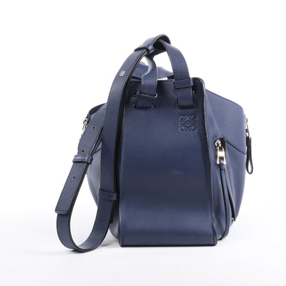 LOEWE – Hammock – Kleine 2-Wege-Handtasche aus Leder in Marineblau