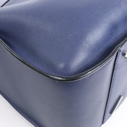 LOEWE – Hammock – Kleine 2-Wege-Handtasche aus Leder in Marineblau