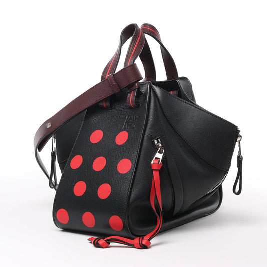 LOEWE Hammock Kleine 2-Wege-Handtasche aus Leder in Schwarz x Rot