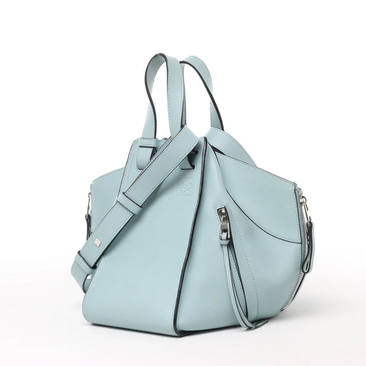 LOEWE Hammock Kleine 2-Wege-Handtasche aus Leder in Hellblau