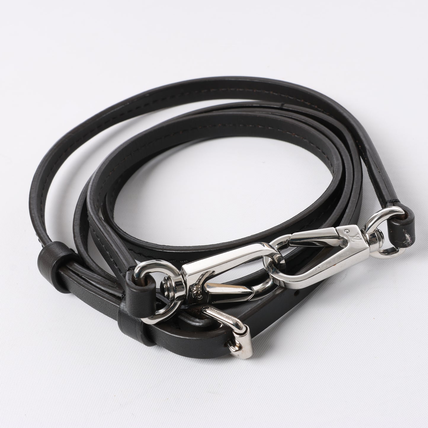 Louis Vuitton Hina Monogram Mahina Leder-Umhängetasche in Schwarz M54350