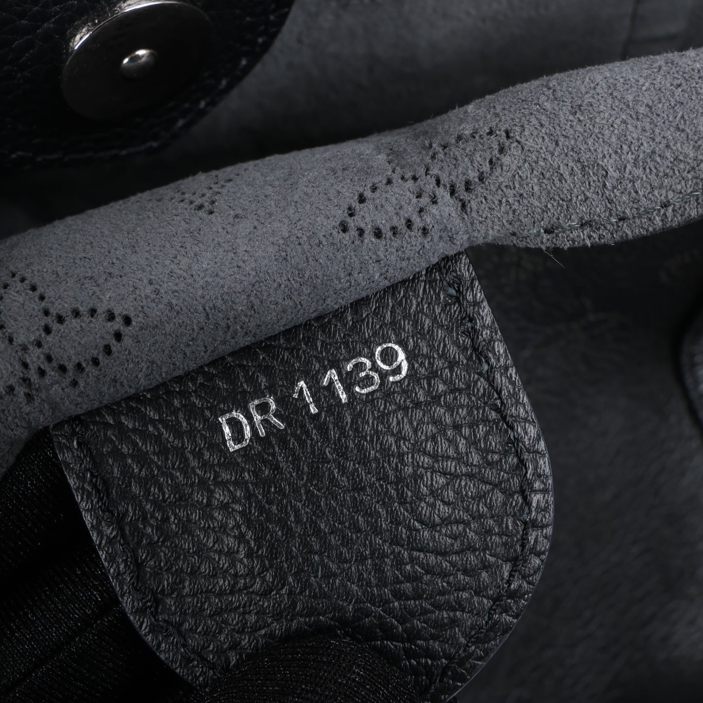 Louis Vuitton Hina Monogram Mahina Leder-Umhängetasche in Schwarz M54350
