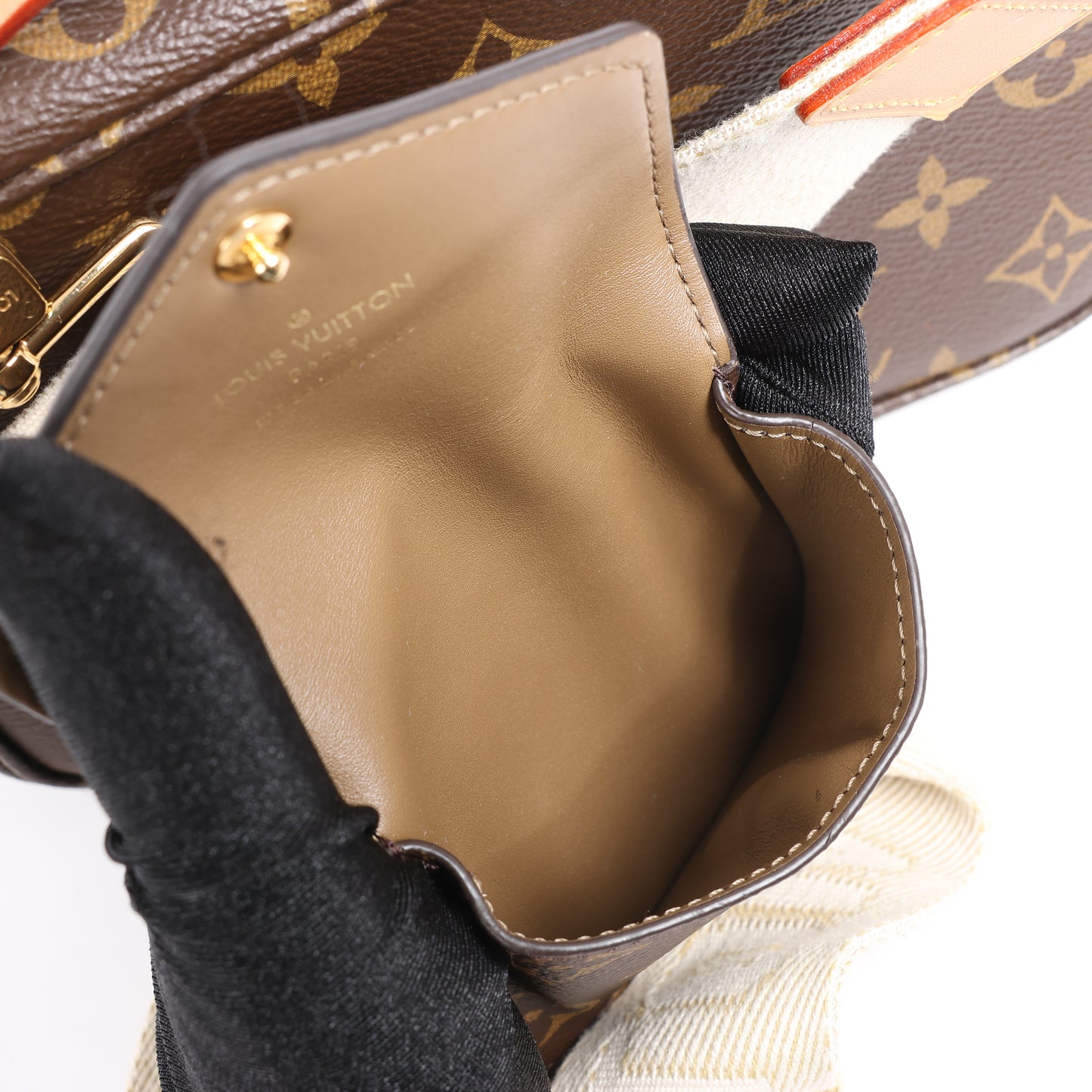 Louis Vuitton Monogram Utility Umhängetasche M80446