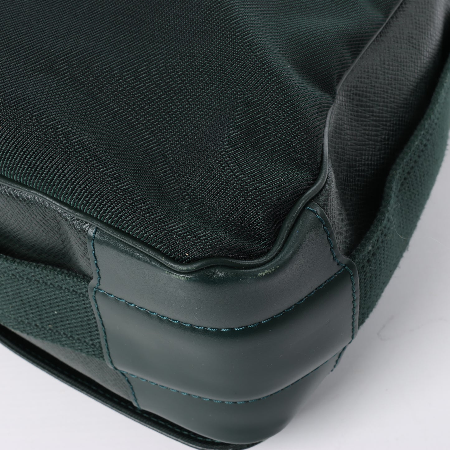 Louis Vuitton Taiga Viktor Shoulder Bag in Green M30144
