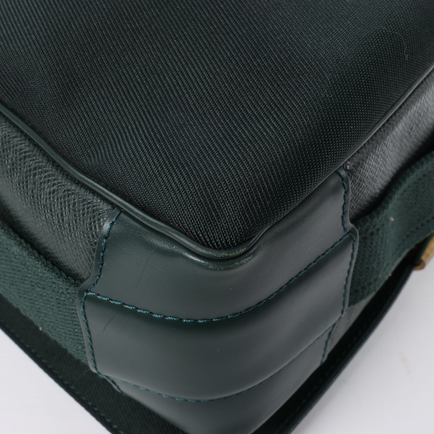 Louis Vuitton Taiga Viktor Shoulder Bag in Green M30144