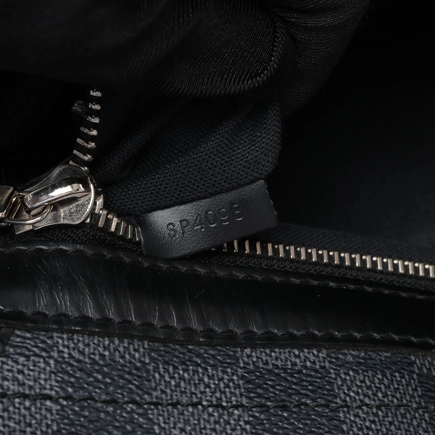 Louis Vuitton Damier Graphite Daniel MM Umhängetasche N58029