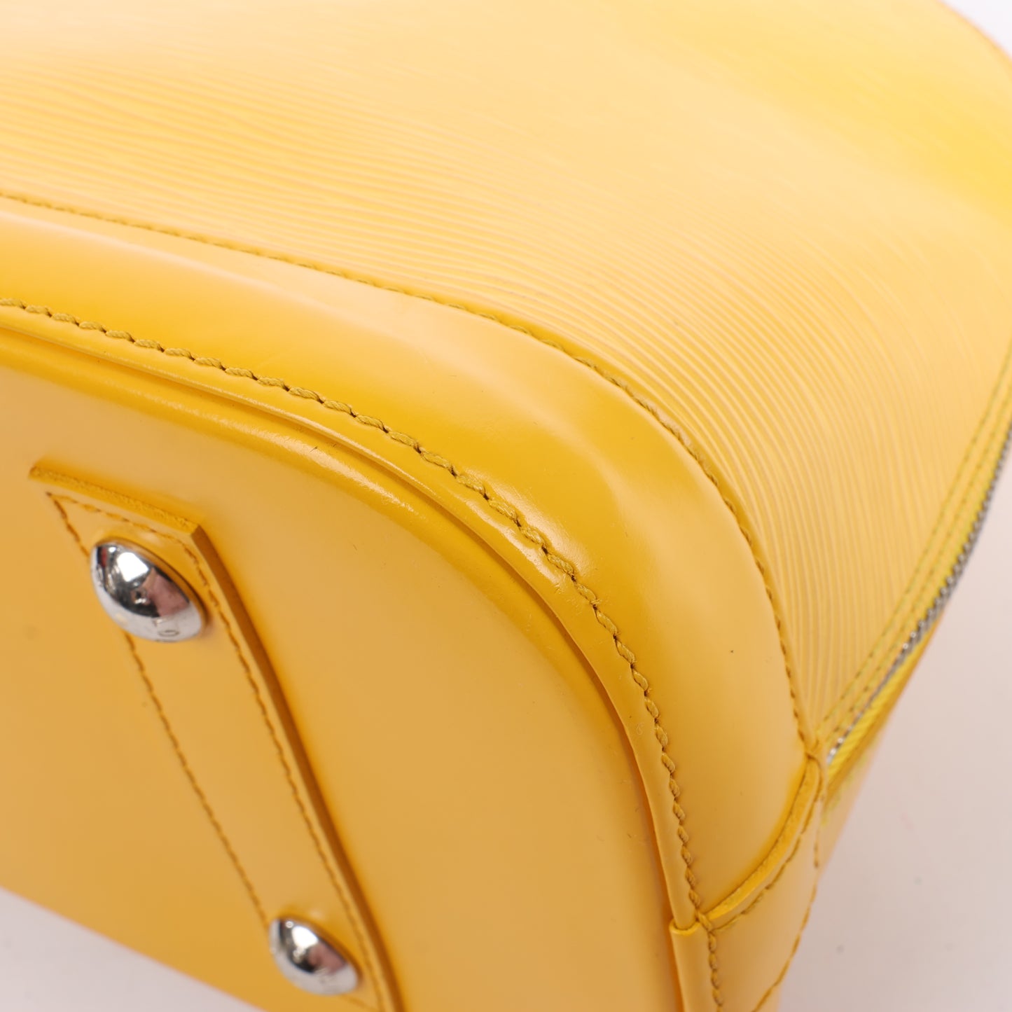 Louis Vuitton Alma PM Handtasche aus Epi-Leder in Gelb M40951