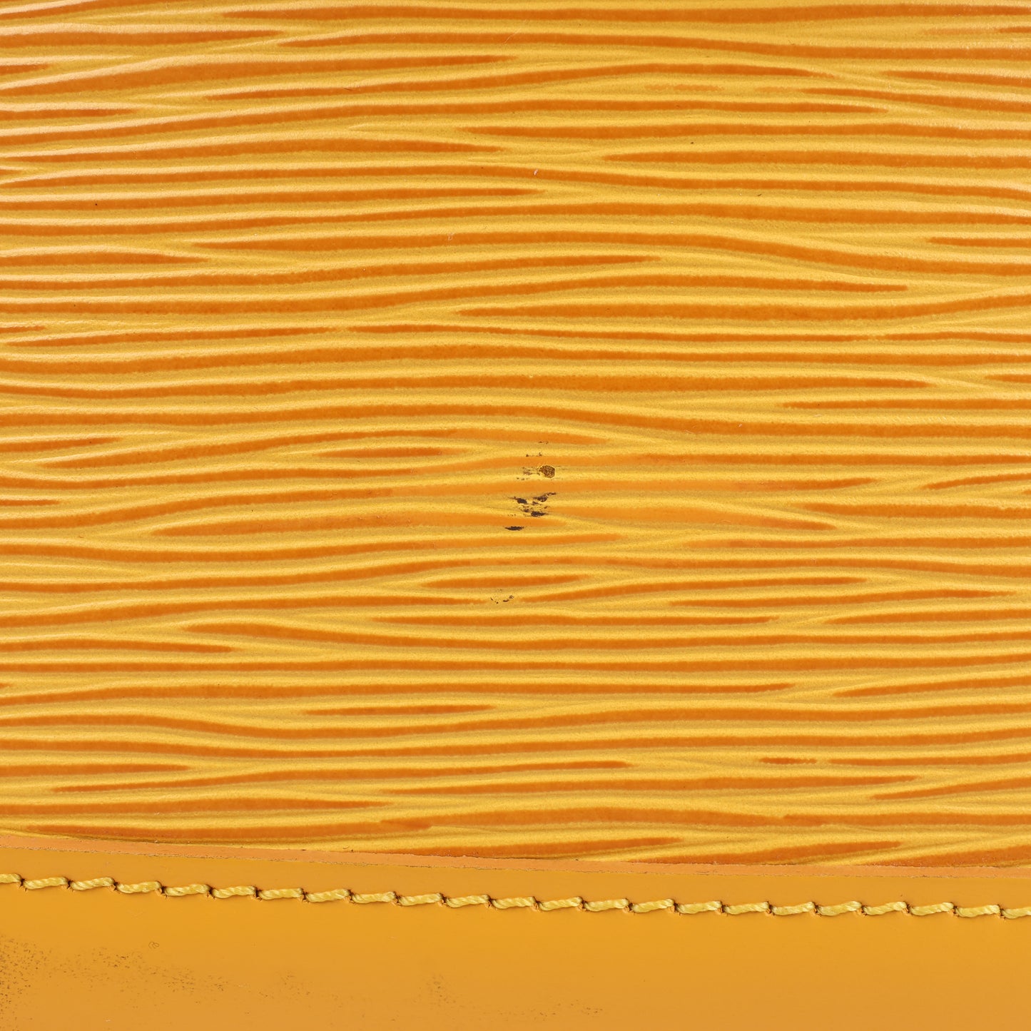 Sac à main Louis Vuitton Alma PM en cuir épi jaune M52149