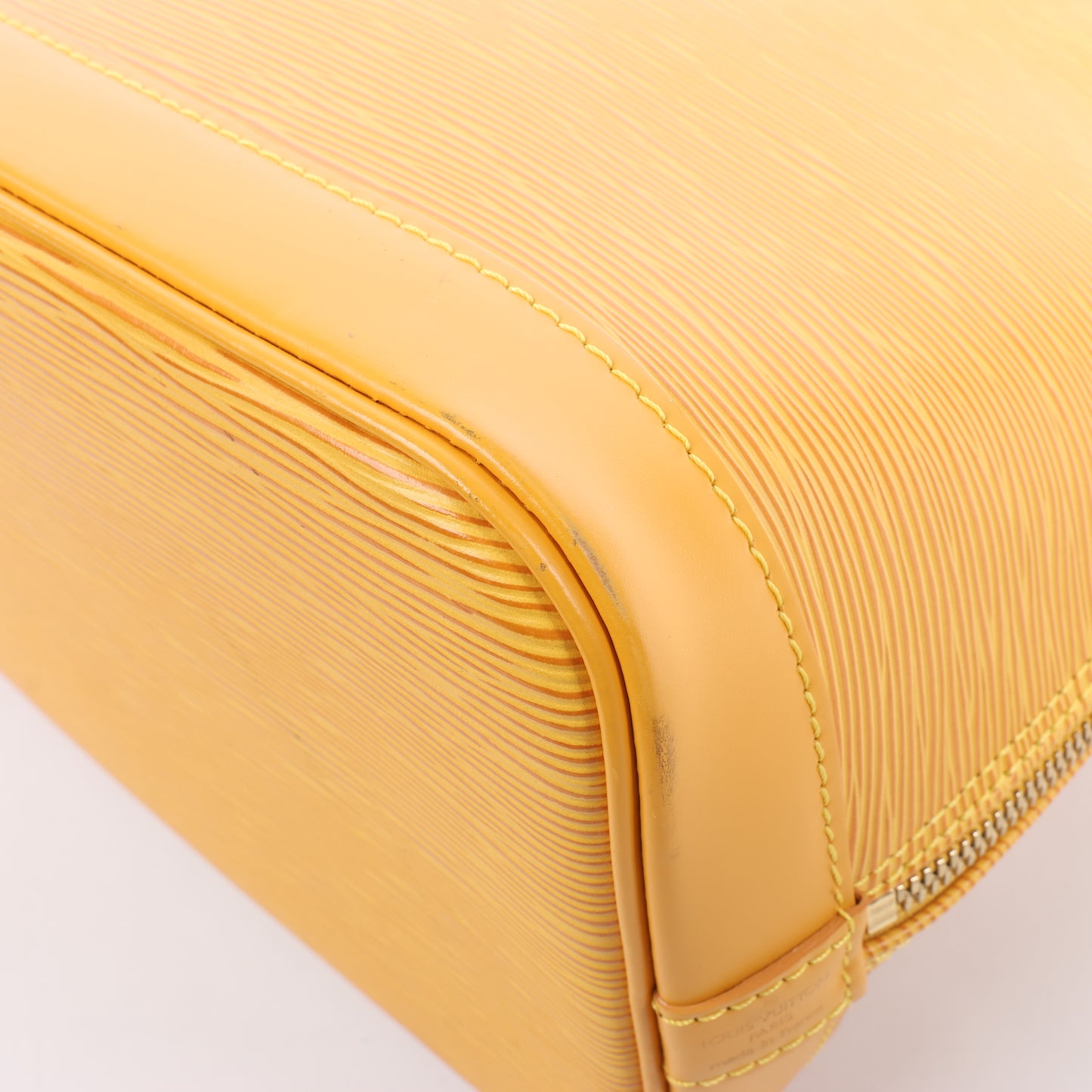Sac à main Louis Vuitton Alma PM en cuir épi jaune M52149