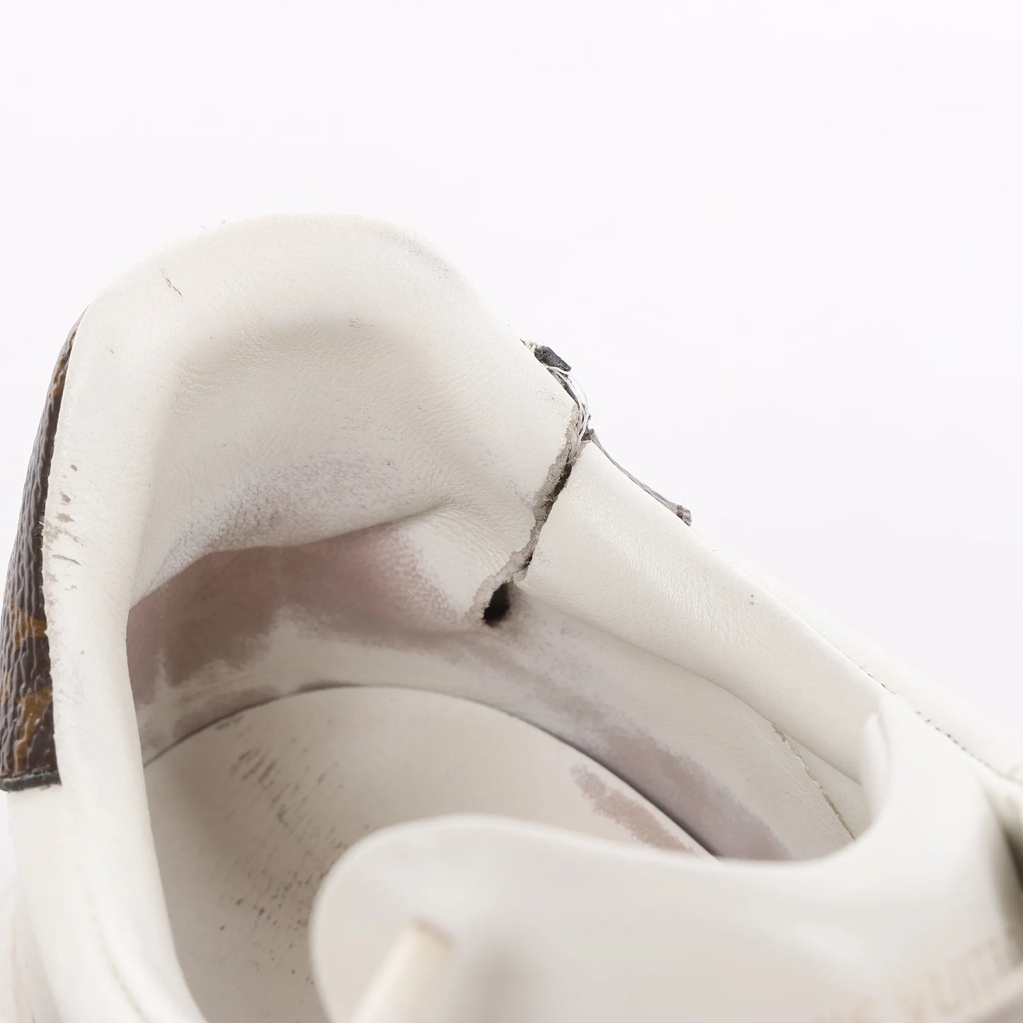 Louis Vuitton Leder-Monogramm Time Out Sneakers in Weiß, Größe 38 EU