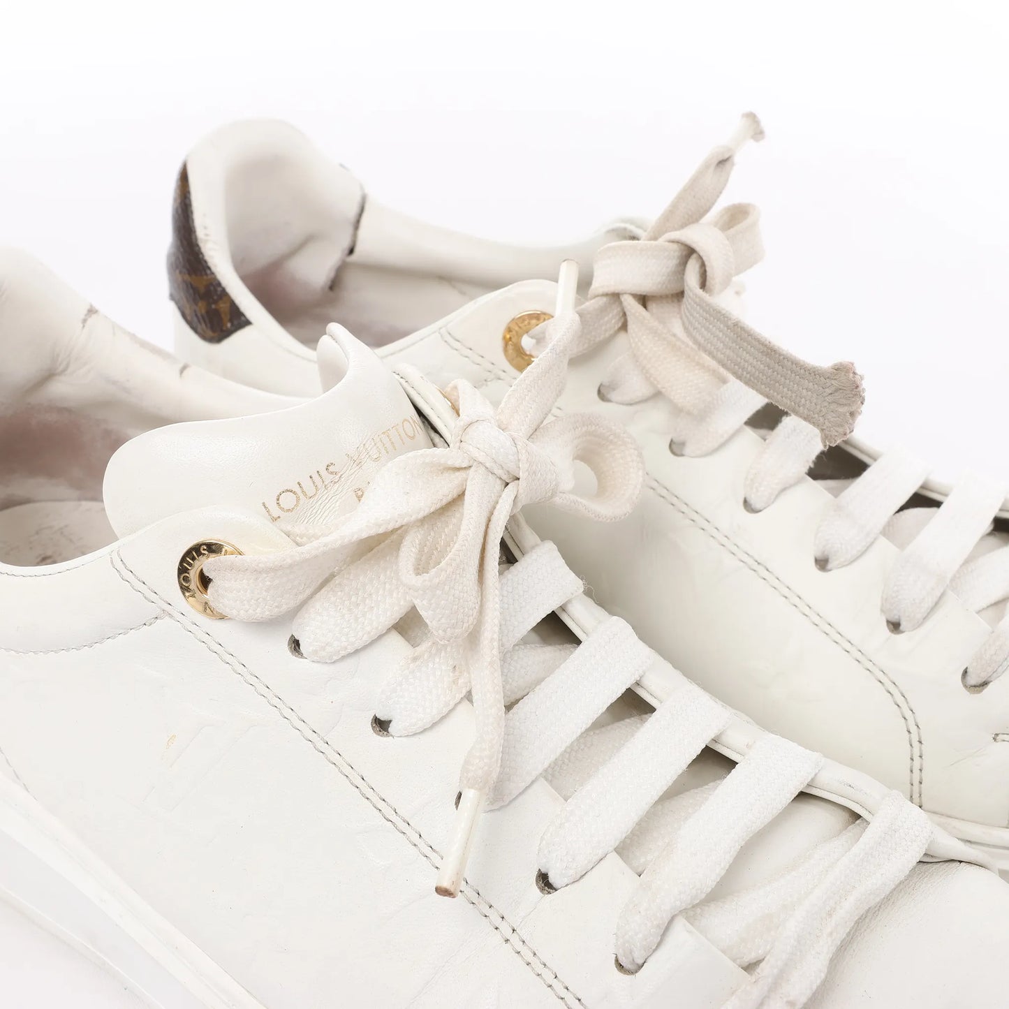 Louis Vuitton Leder-Monogramm Time Out Sneakers in Weiß, Größe 38 EU