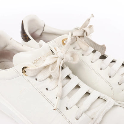 Louis Vuitton Leder-Monogramm Time Out Sneakers in Weiß, Größe 38 EU