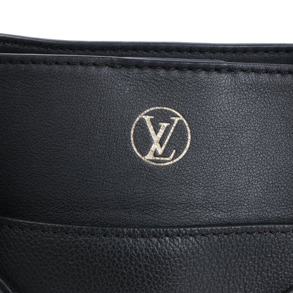 Sac à main Louis Vuitton Monogram Tuffetage On My Side en noir M53826
