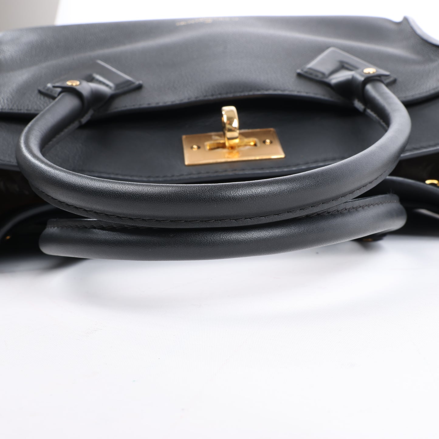 Sac à main Louis Vuitton Monogram Tuffetage On My Side en noir M53826