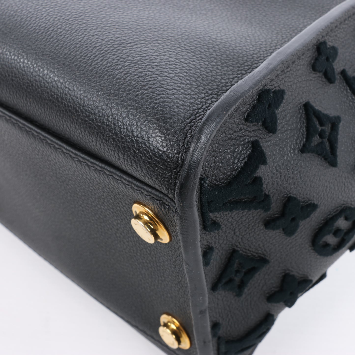 Sac à main Louis Vuitton Monogram Tuffetage On My Side en noir M53826