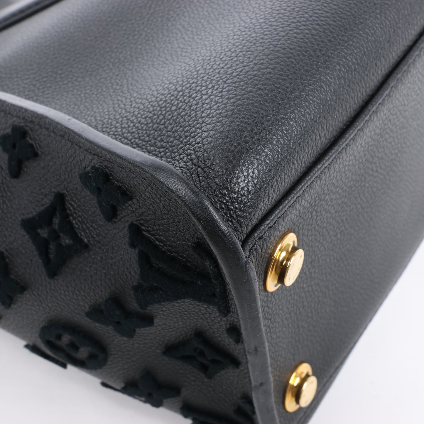 Sac à main Louis Vuitton Monogram Tuffetage On My Side en noir M53826