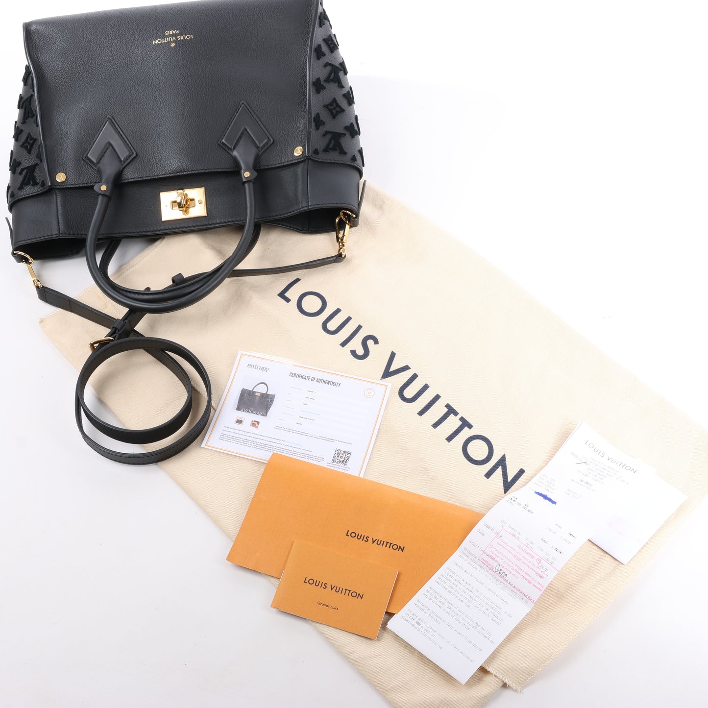 Sac à main Louis Vuitton Monogram Tuffetage On My Side en noir M53826